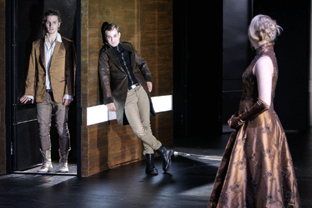 Don Karlos by Friedrich Schiller in a production of the Staatstheater Nuremberg (Photo: Marion Buehrle)