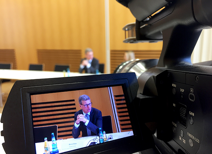 Wissenschaftsminister Bernd Sibler stand den Journalistinnen und Journalisten nach seinen Ausführungen Rede und Antwort