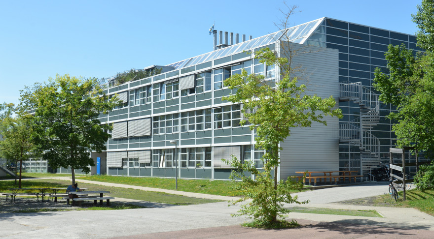 Am Walter Schottky Institut der TU München wird eine Stipendiatin oder ein Stipendiat demnächst seine Forschungsarbeit aufnehmen (© Andreas Battenberg)