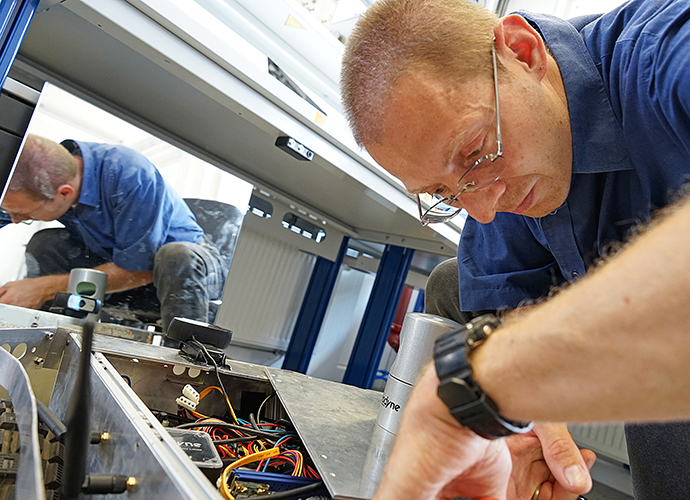 Foto: Dr. Rainer Koch bei der Arbeit im Labor